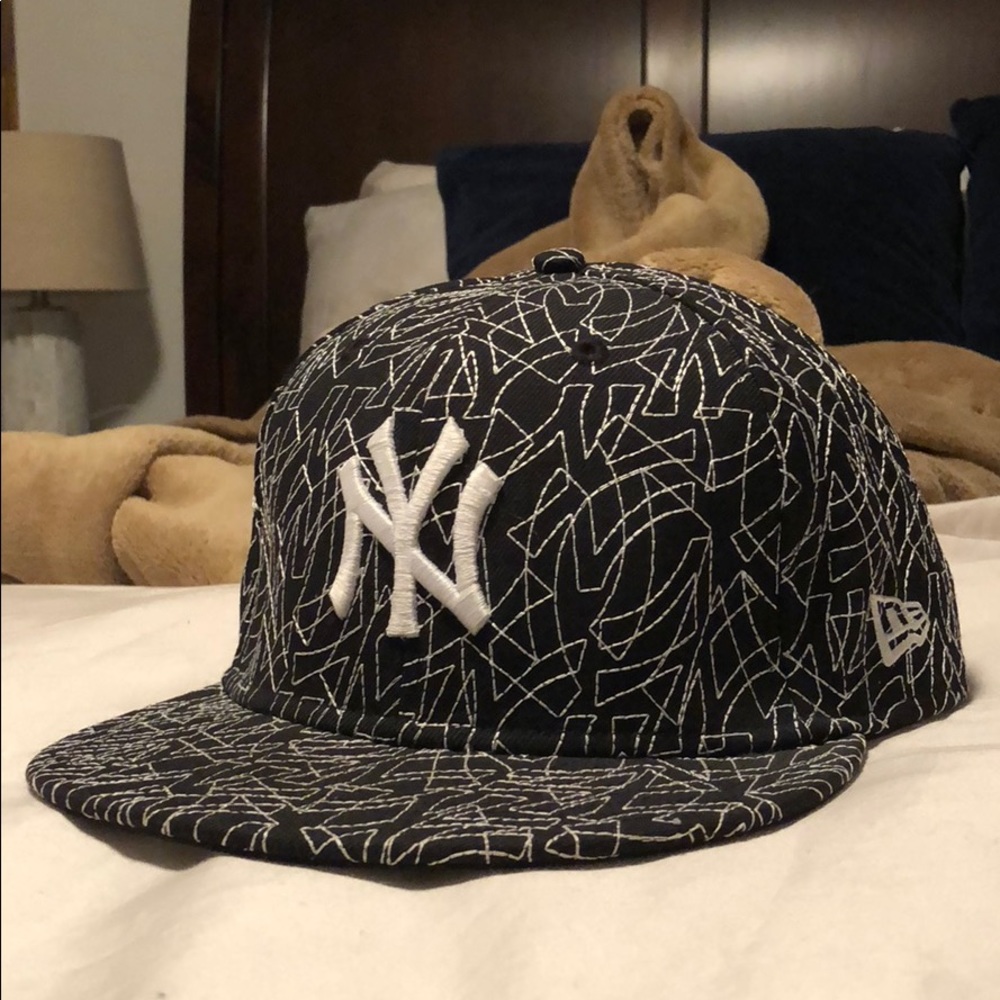 Yankees New Era Black and white stitch Fitted Cap